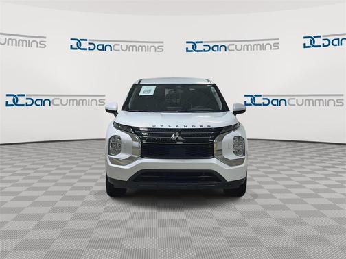 2022 Mitsubishi Outlander ES