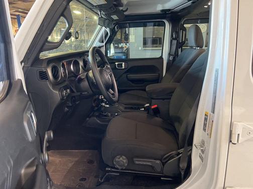 2023 Jeep Gladiator Sport