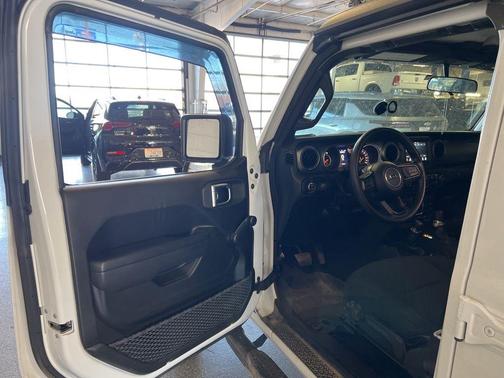 2023 Jeep Gladiator Sport