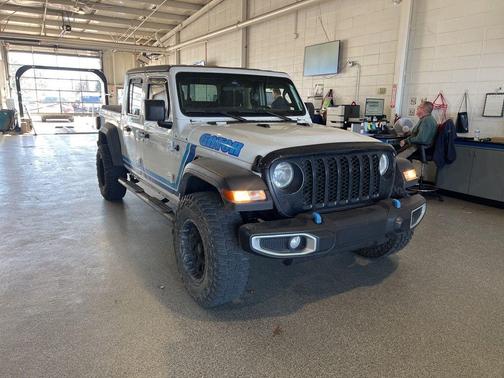 2023 Jeep Gladiator Sport