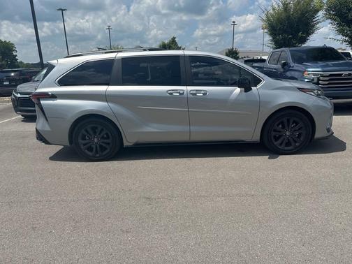 2024 Toyota Sienna XSE 7 Passenger