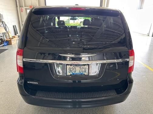 2014 Chrysler Town & Country S