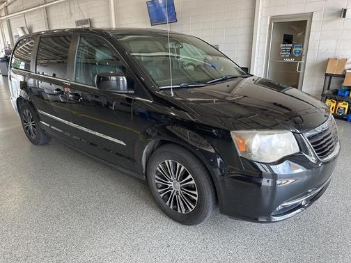 2014 Chrysler Town & Country S