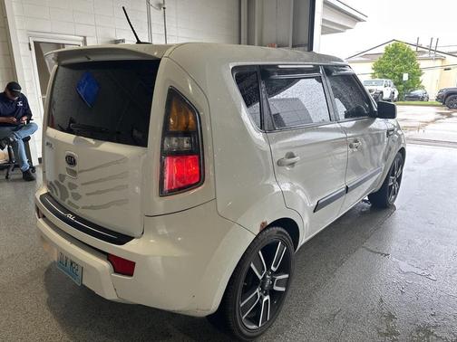 2011 Kia Soul +