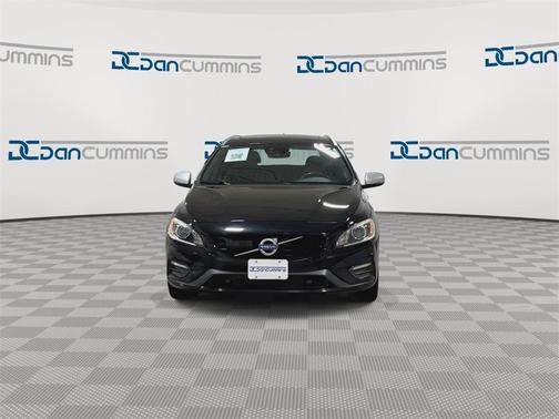 2017 Volvo V60 T6 R-Design Platinum