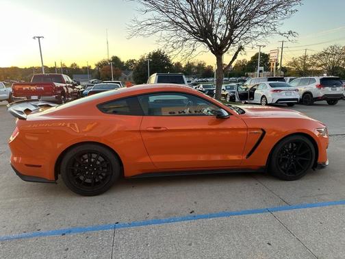 2020 Ford Shelby GT350 Base
