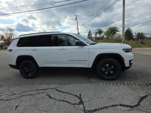 2025 Jeep Grand Cherokee L Laredo
