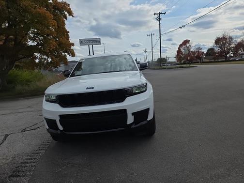 2025 Jeep Grand Cherokee L Laredo