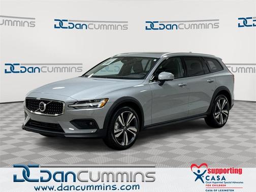 2025 Volvo V60 Cross Country B5 Plus