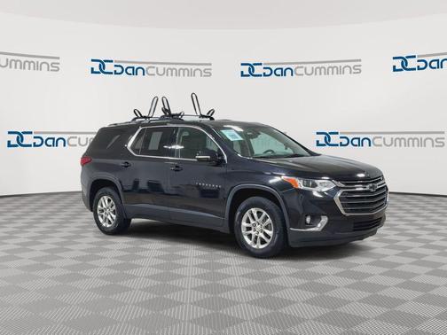 Mosaic Black Metallic 2018 Chevrolet Traverse LT Cloth