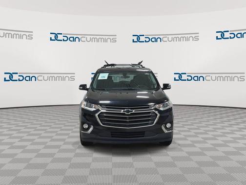 Mosaic Black Metallic 2018 Chevrolet Traverse LT Cloth