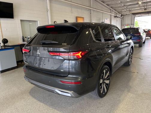 Gray 2025 Mitsubishi Outlander SE