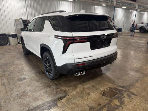 Summit White 2026 Chevrolet Traverse LT
