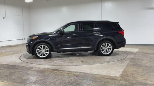 Black Metallic 2022 Ford Explorer Platinum