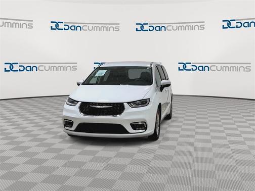 2023 Chrysler Pacifica Touring-L