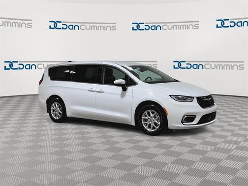 2023 Chrysler Pacifica Touring-L