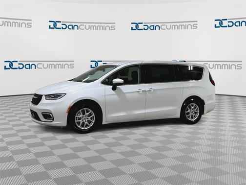2023 Chrysler Pacifica Touring-L