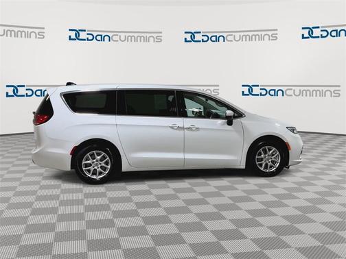 2023 Chrysler Pacifica Touring-L