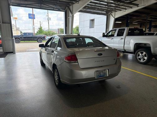 Ingot Silver 2011 Ford Focus SE