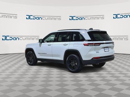 Bright White Clearcoat 2025 Jeep Grand Cherokee Laredo