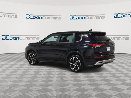 2023 Mitsubishi Outlander SE Special Edition