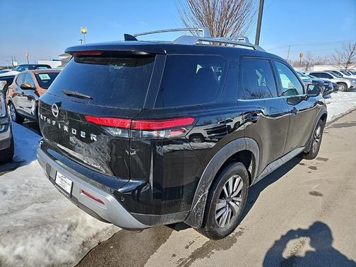 2022 Nissan Pathfinder SL