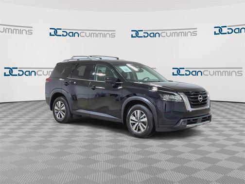 2022 Nissan Pathfinder SL