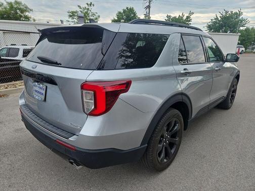 Silver Metallic 2023 Ford Explorer ST-Line