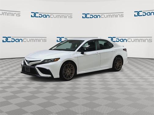 2024 Toyota Camry Hybrid SE