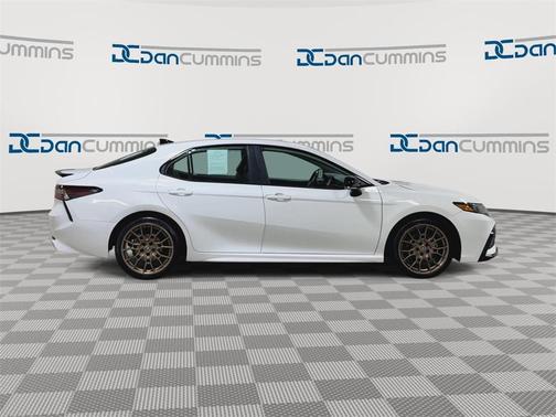 2024 Toyota Camry Hybrid SE