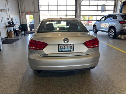 2015 Volkswagen Passat 1.8T Auto Wolfsburg Ed