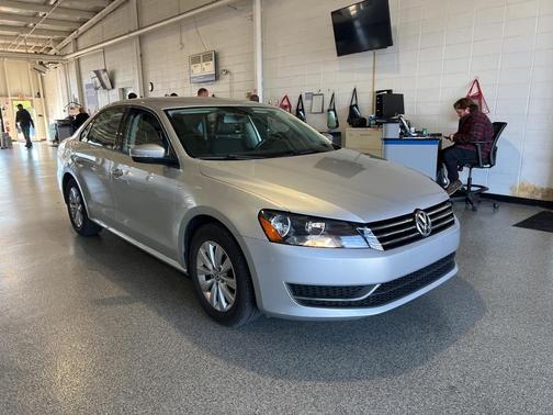 2015 Volkswagen Passat 1.8T Auto Wolfsburg Ed