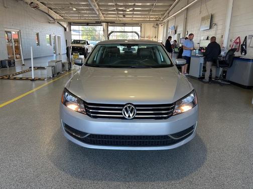 2015 Volkswagen Passat 1.8T Auto Wolfsburg Ed