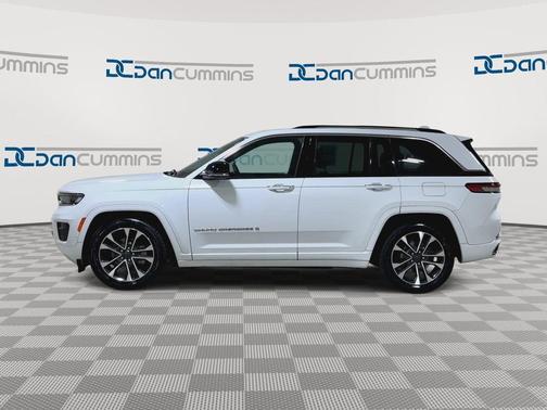Bright White Clearcoat 2022 Jeep Grand Cherokee Overland