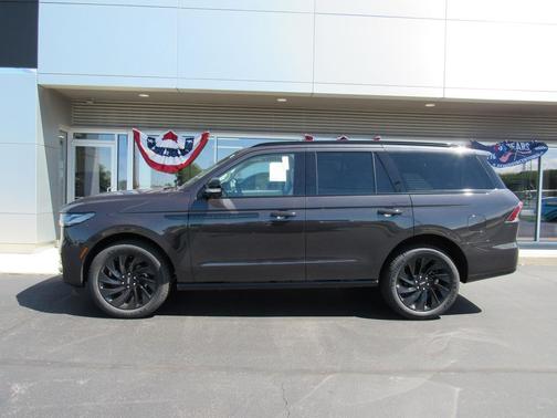 Gray 2027 Lincoln Navigator Reserve