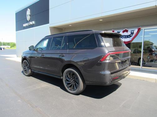 Gray 2027 Lincoln Navigator Reserve