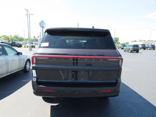 Gray 2027 Lincoln Navigator Reserve