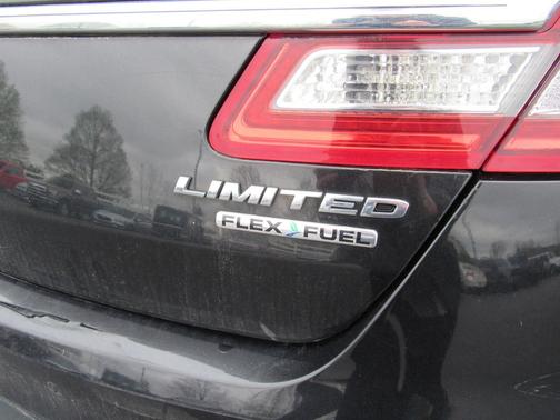 Tuxedo Black Metallic 2015 Ford Taurus Limited
