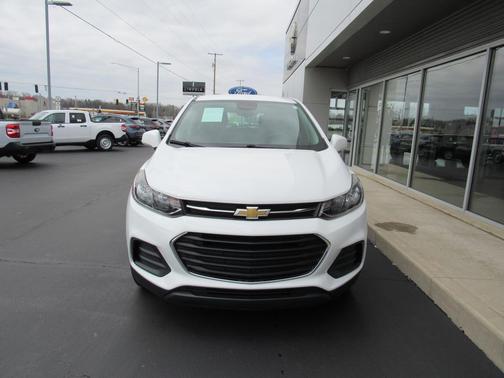 Summit White 2018 Chevrolet Trax LS