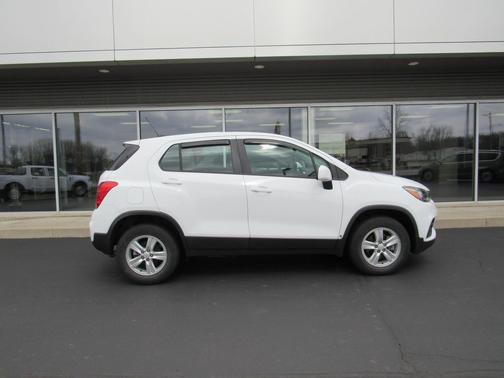 Summit White 2018 Chevrolet Trax LS
