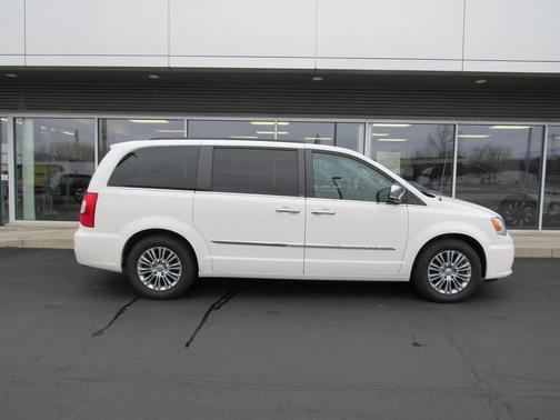 2013 Chrysler Town & Country Touring-L