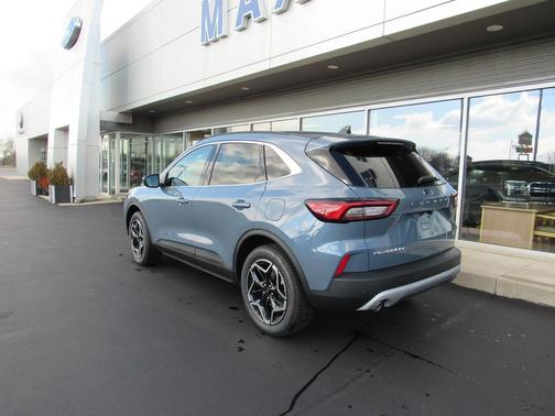 2026 Ford Escape Platinum
