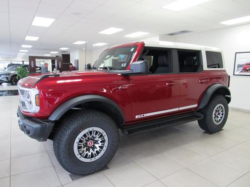 Ruby Red Metallic Tinted Clearcoat 2026 Ford Bronco Outer Banks