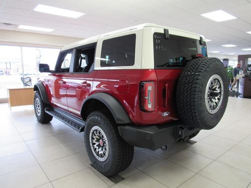 Ruby Red Metallic Tinted Clearcoat 2026 Ford Bronco Outer Banks