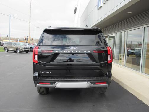 Agate Black Metallic 2026 Ford Expedition Platinum