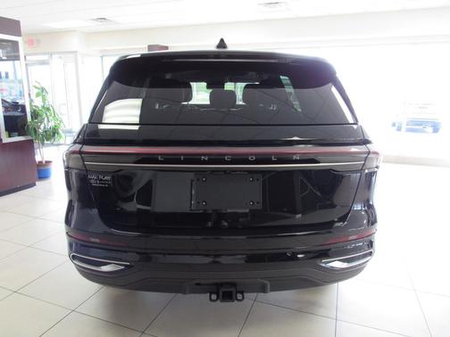 Infinite Black Metallic Clearcoat 2026 Lincoln Nautilus Premiere