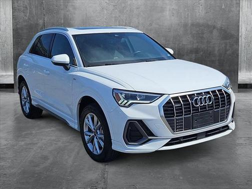 2024 Audi Q3 Premium 45 TFSI S line quattro Tiptronic