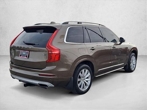 2016 Volvo XC90 T6 Momentum