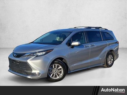 2021 Toyota Sienna XLE 8 Passenger