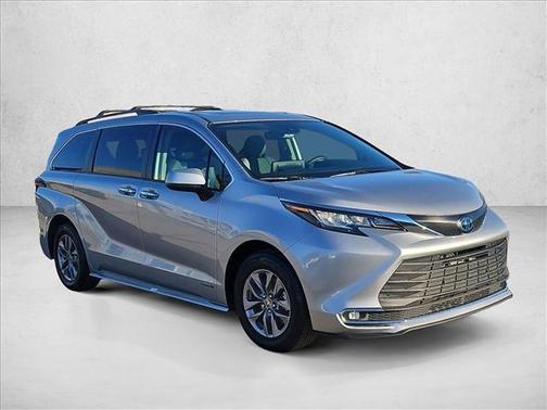 2021 Toyota Sienna XLE 8 Passenger